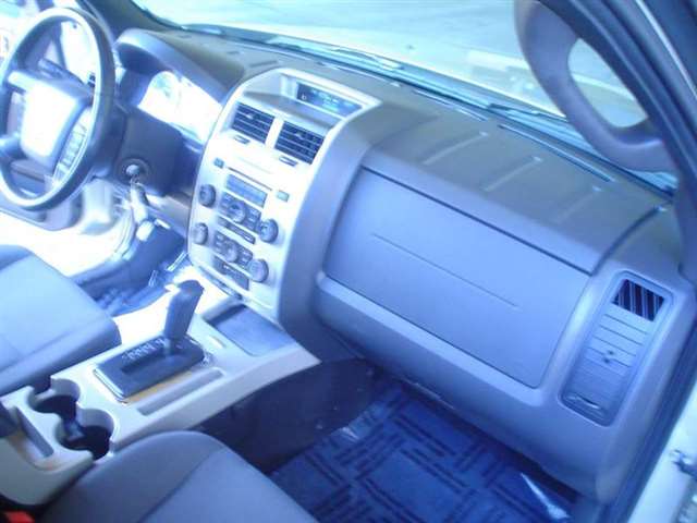 Ford Escape 2011 photo 14